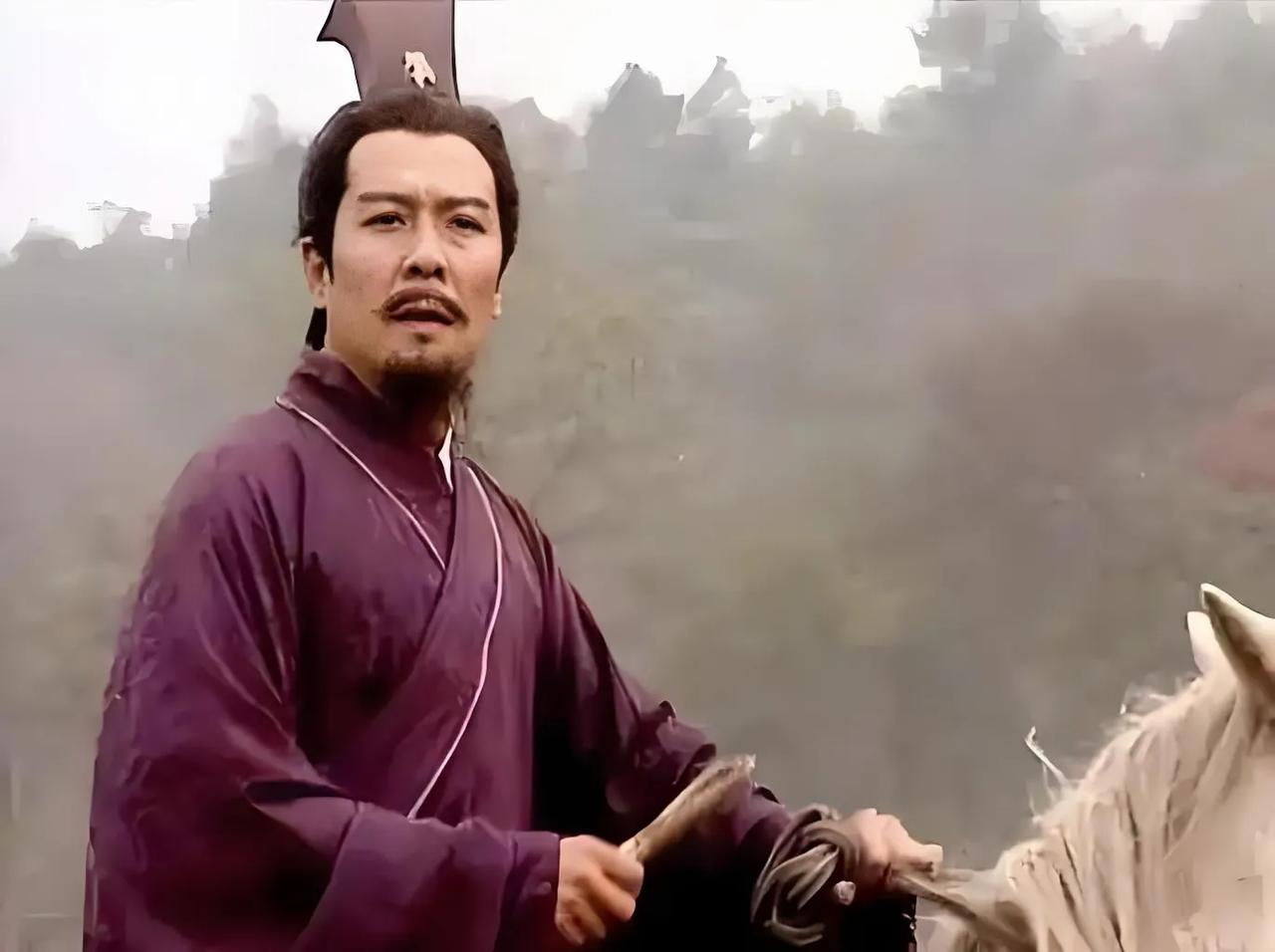 刘备刚起兵的时候，带着关、张四处作战，跟着幽州的邹靖打过仗，随着何进校尉毋丘毅征