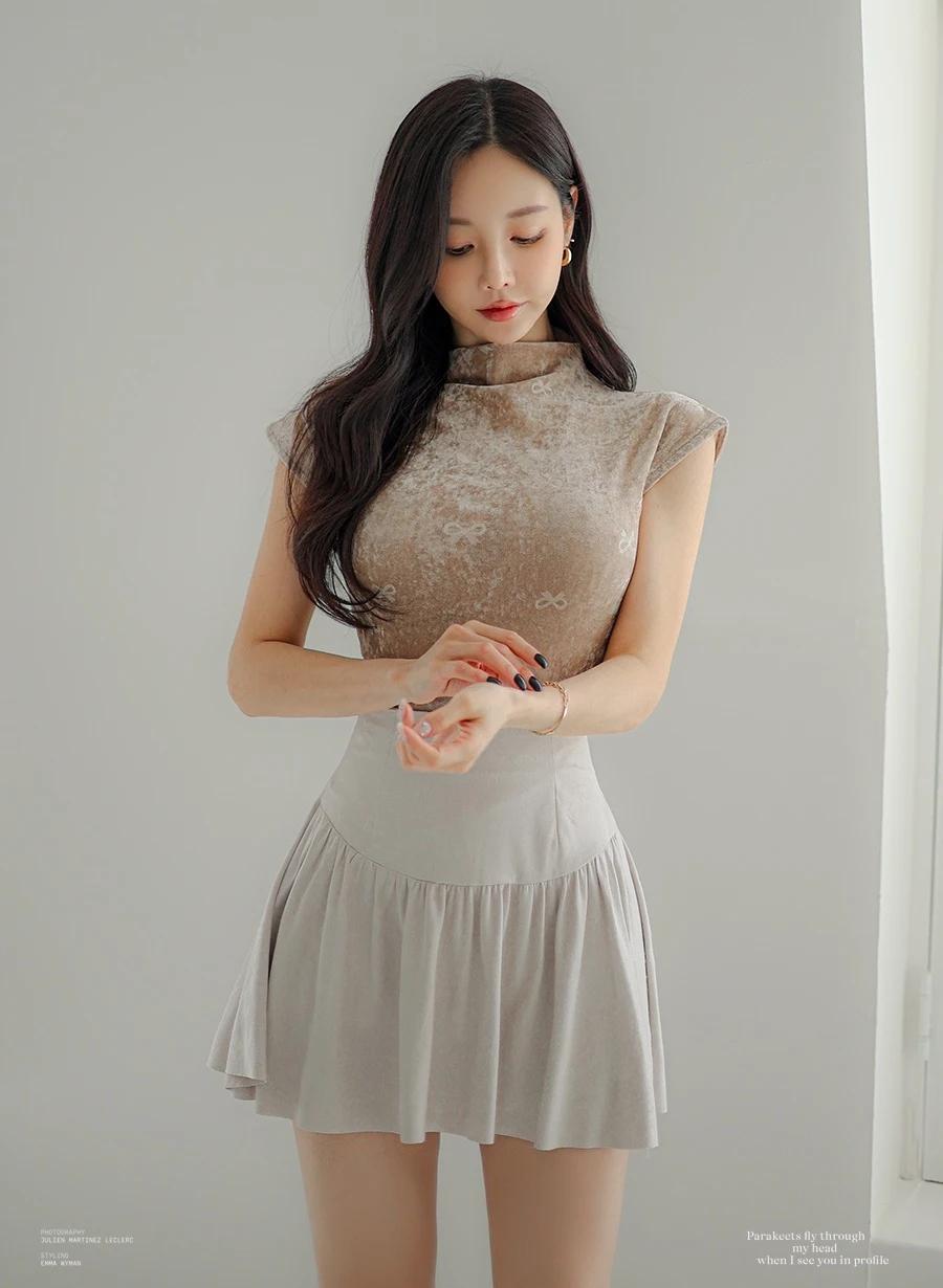 孙允珠-玉人轻抚指，花影入帘来。喜欢简约的穿搭，有推荐的吗每日一图随手拍