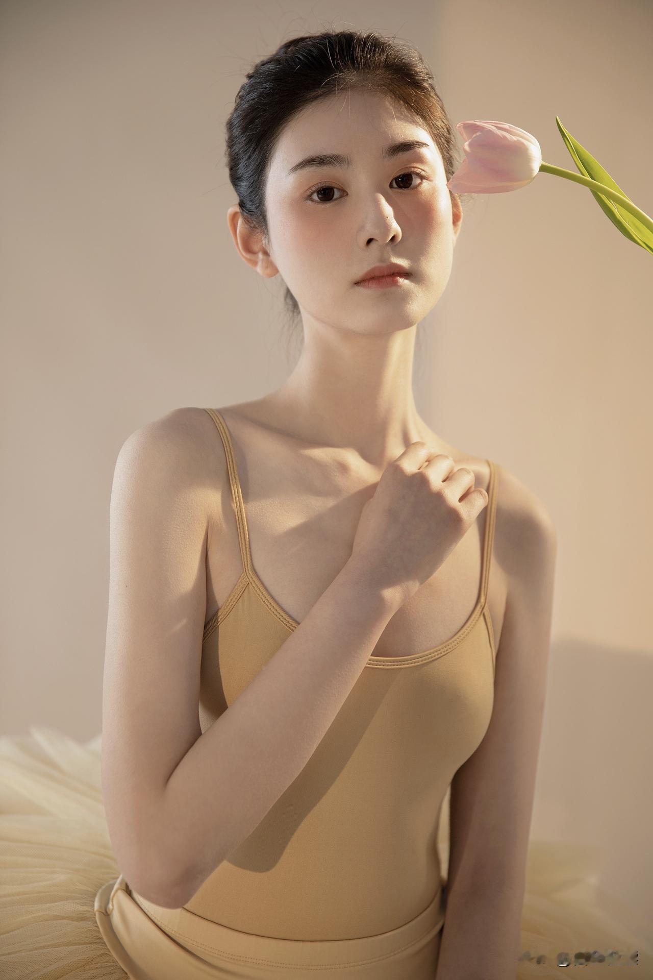 这个孩子到底咋啦不就是演了个反角戏火了她的身价不也跟着水涨船高么等待