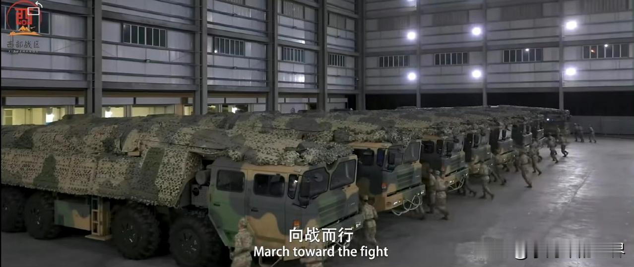 西部战区的一个库房，数了一下共8辆东风26导弹！看来还得抽狠点！人均还是