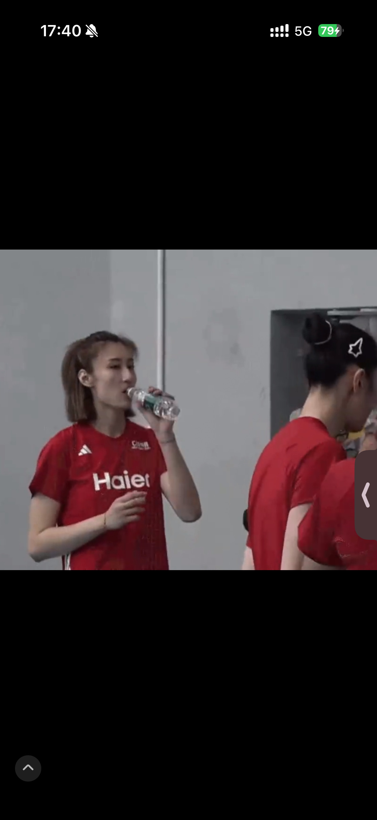 只怪直播1小时太短，根本看不够啊！李盈莹和王媛媛已归队参与训练。杨昊指导在直播中