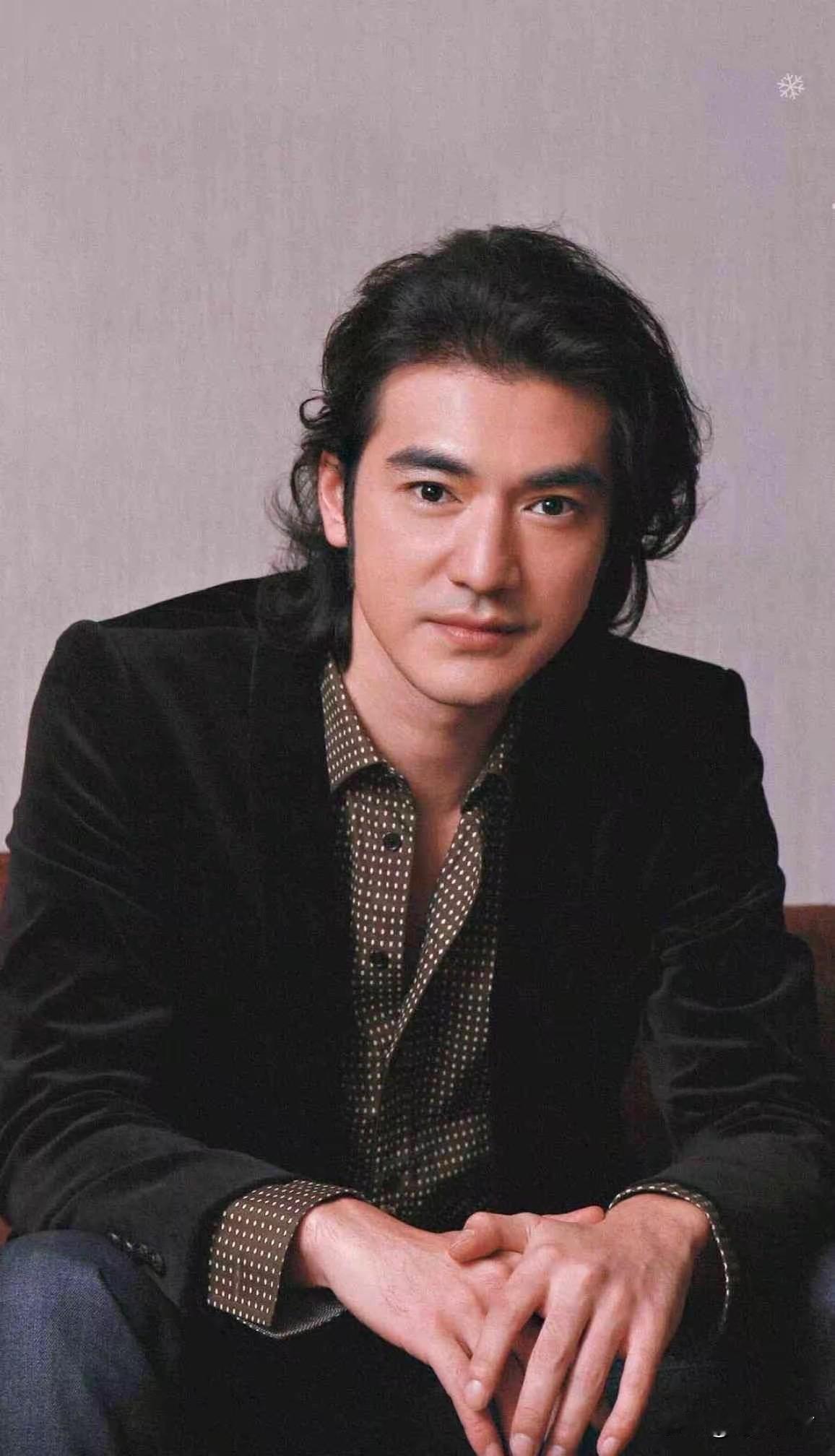 他的国籍：日本出生与成长地：中国台湾。•父亲日本人、母亲中国台湾人，197