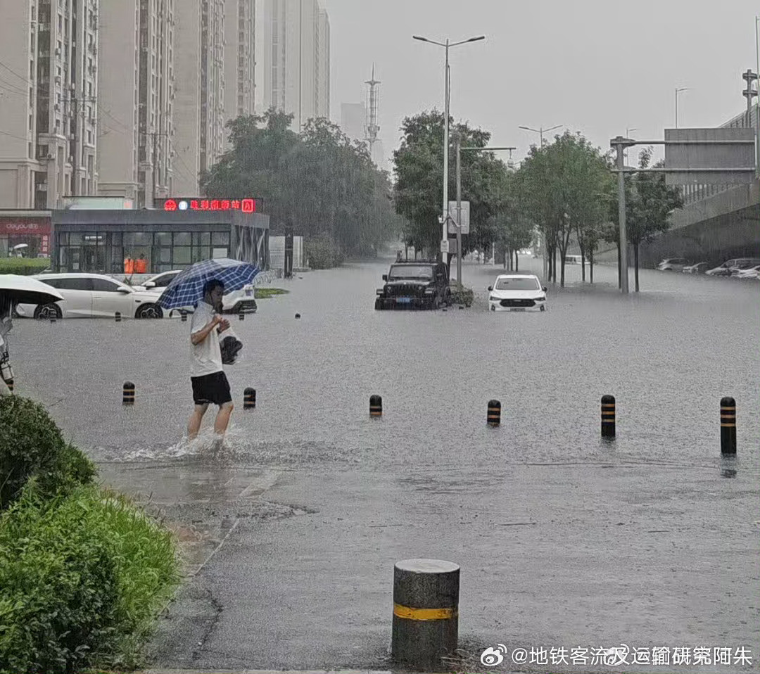 沈阳暴雨沈阳地铁9号线停运突发：沈阳地铁9号线因极端天气原因临时停运，截止8点