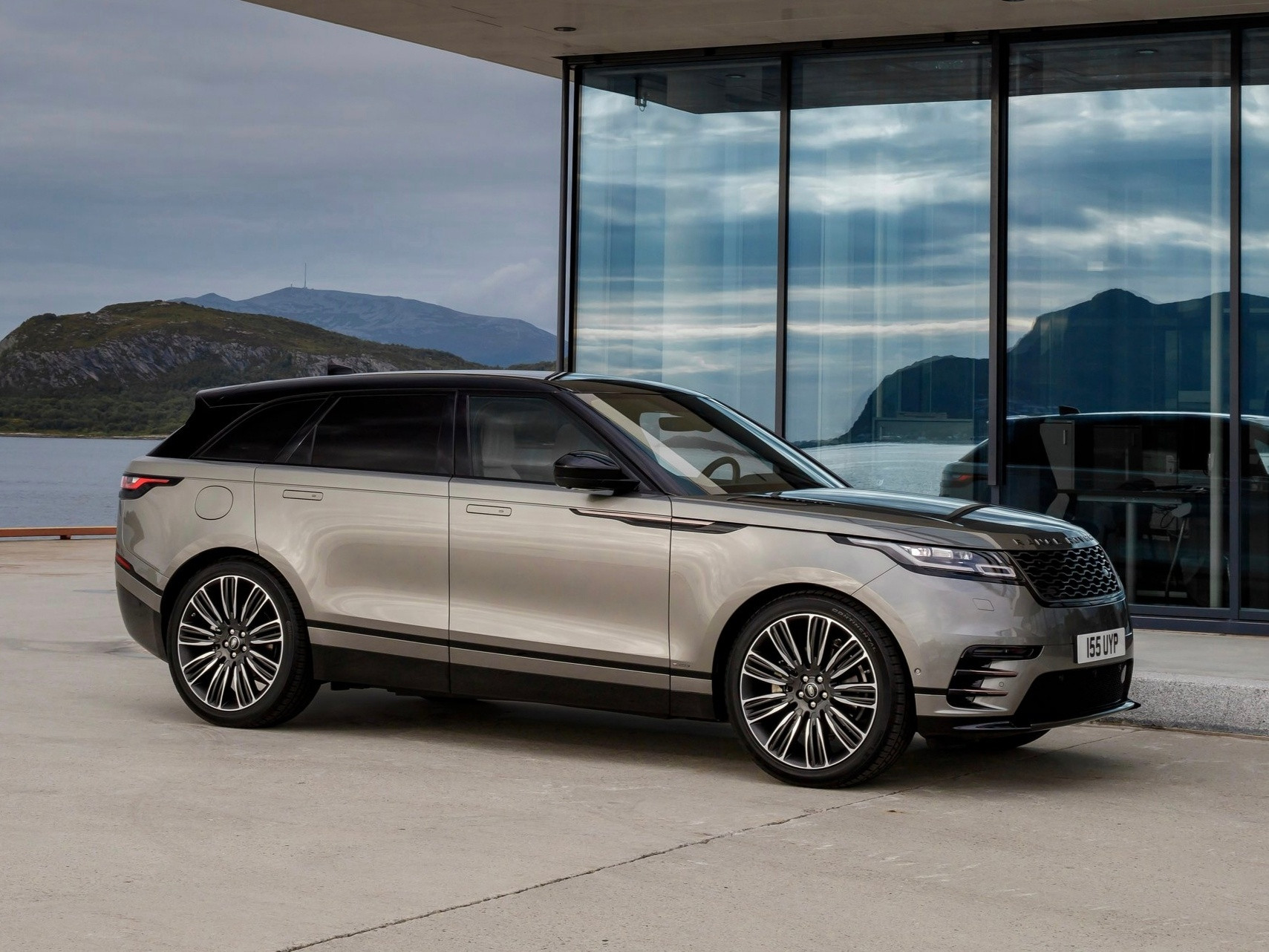 如果要评选「地球最美SUV」，一定少不了VELAR比极光更厚重高级、比揽运更精致