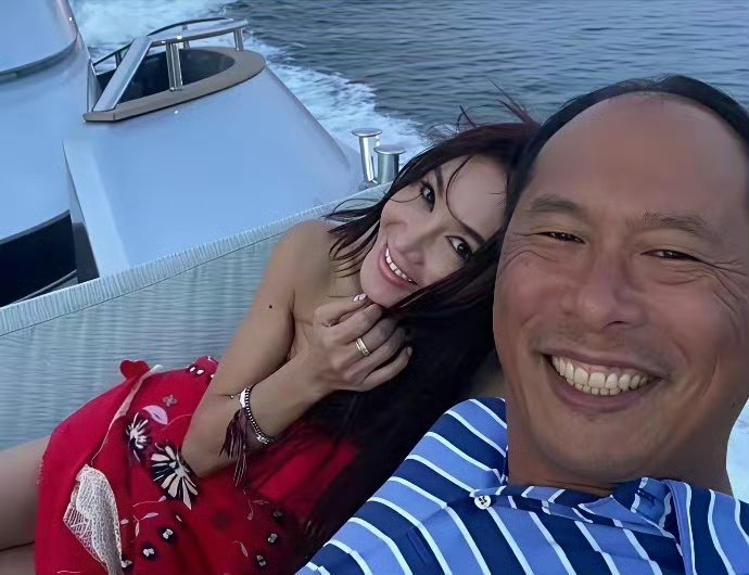 温碧霞心真大，修图只管自己不管老公，也不怕老公伤心