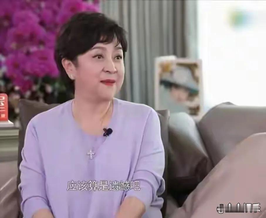 77岁的甄珍在访谈中谈及谢贤时，眼眶不禁湿润，直言“后悔和他离婚”。当年，她与谢