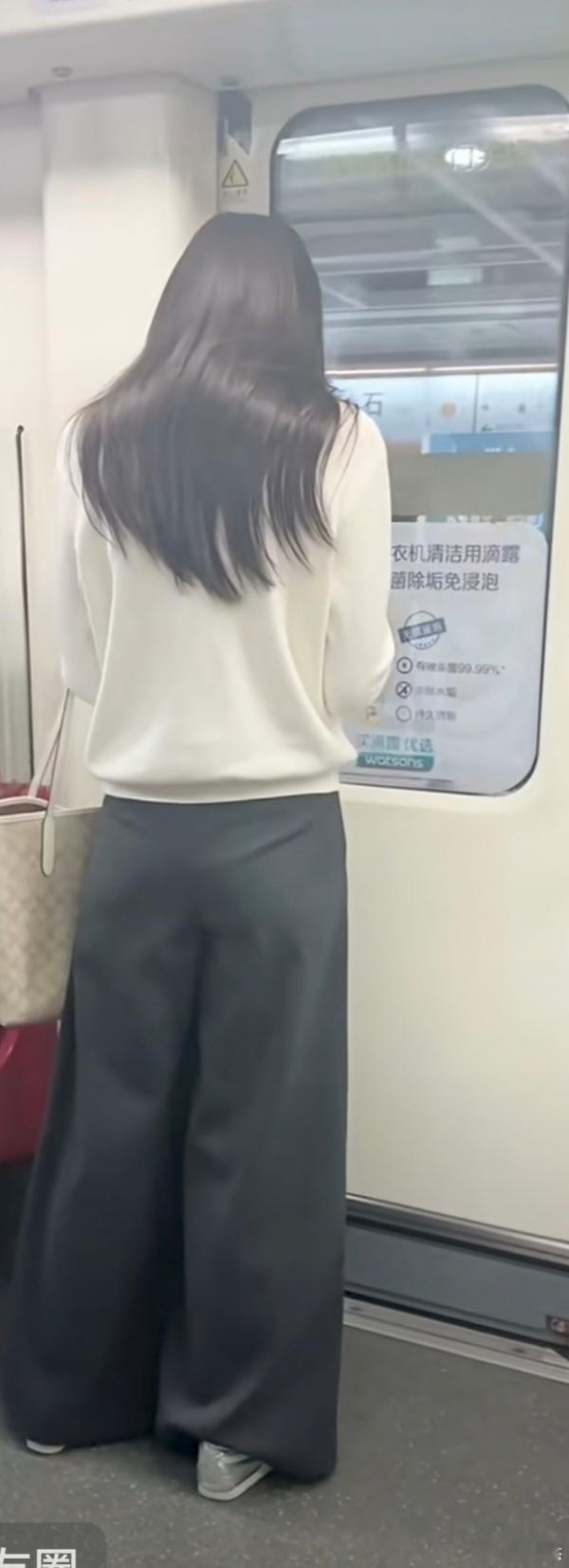 背影与正脸，哪个状态更自信？