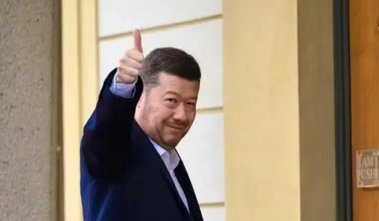 刚看到一个新闻，应中方邀请，捷克众议长冈村富夫将于7月20日至24日率代表团来华