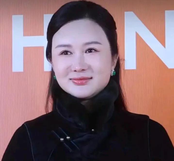 张纪中和杜星霖这对“爷孙恋”又整出大动静了。10月7日杜星霖直播称，有人说她和7