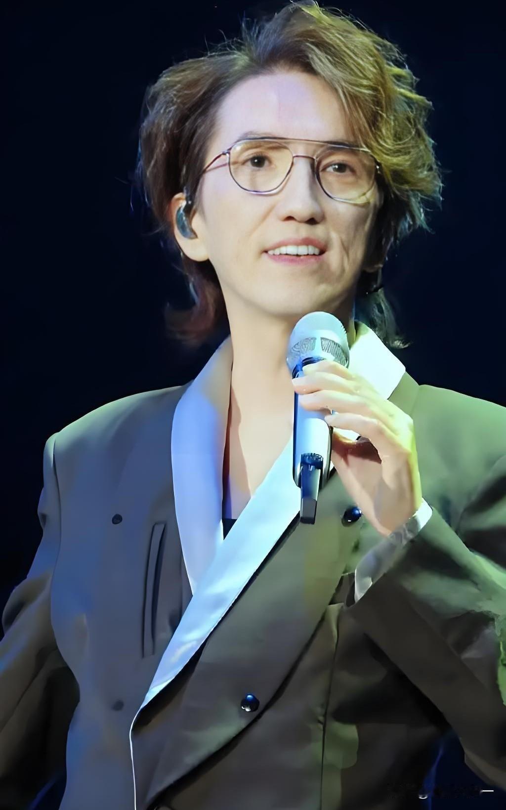 《大湾区电影音乐晚会》精彩纷呈，而最令我感到耳朵享受极度盛宴的，不是周深