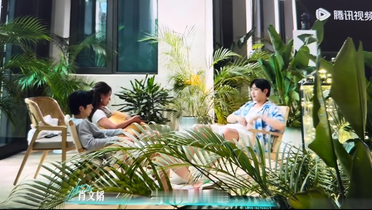 周佑凌真是个大嘴巴，怎么哪儿都有他。在最新的加更里，他拿到邀约卡后犹豫不决，不