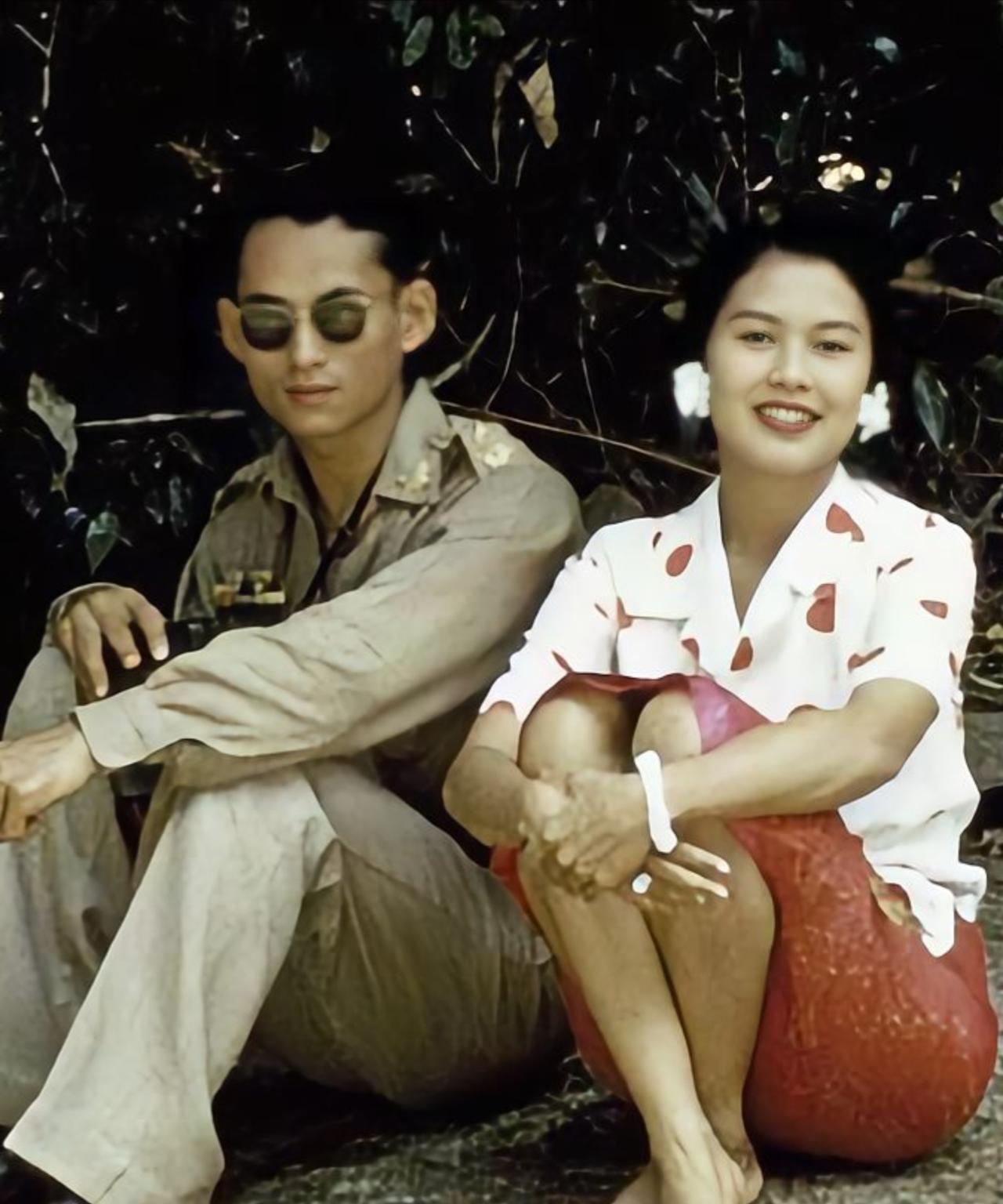 诗丽吉年轻时是大美人，跟普密蓬郎才女貌诗丽吉与普密蓬曾为令人称羡的神仙眷侣，却