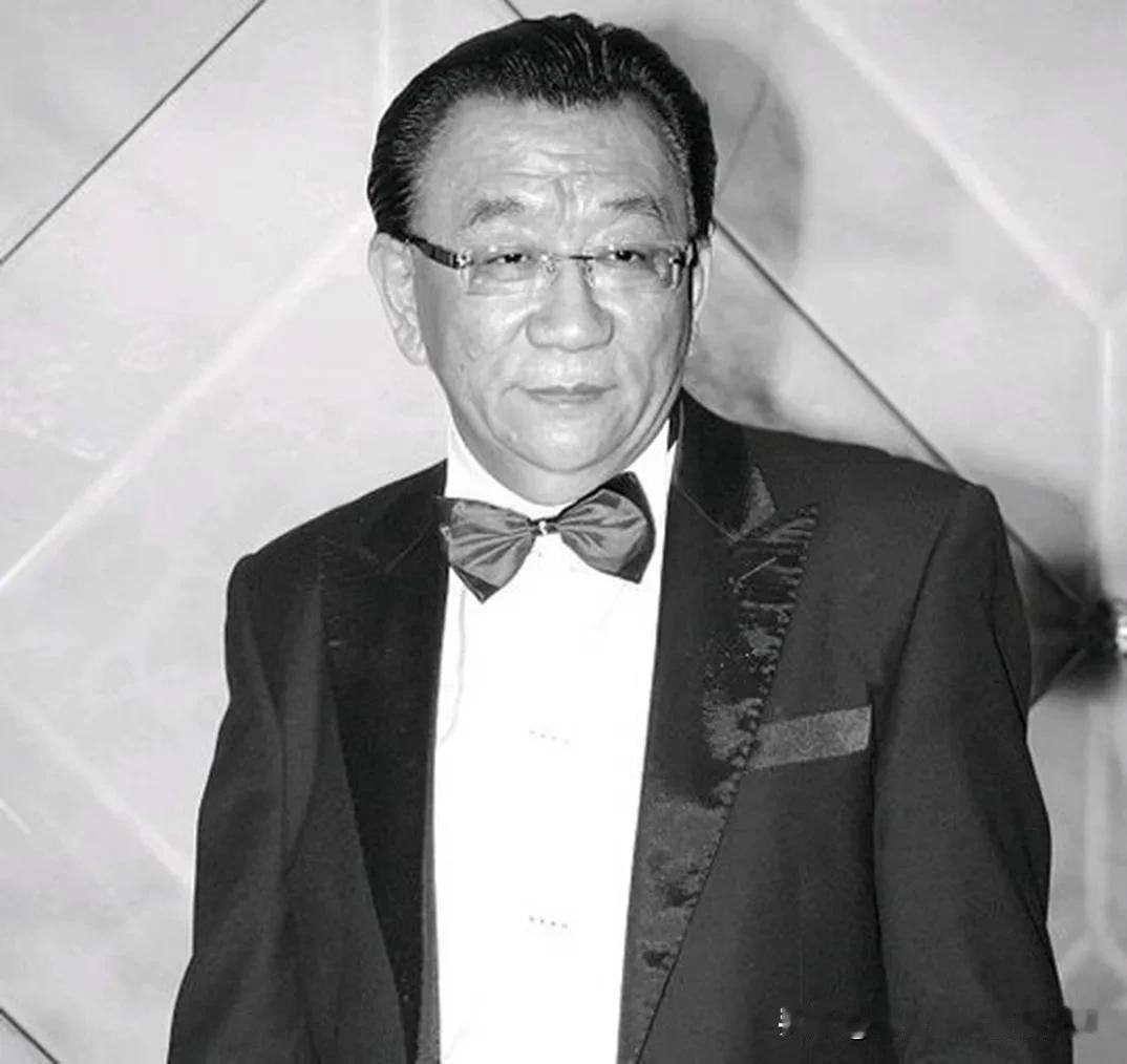 曝相声大师侯耀华借副总理外孙相机不还，拆了装不回去，这事藏着家教的重要性！