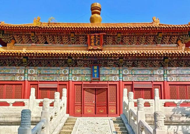 1542年，嘉靖被16名宫女扎成重伤，方皇后愤怒地下令说“刺杀皇帝当诛九族，杨金