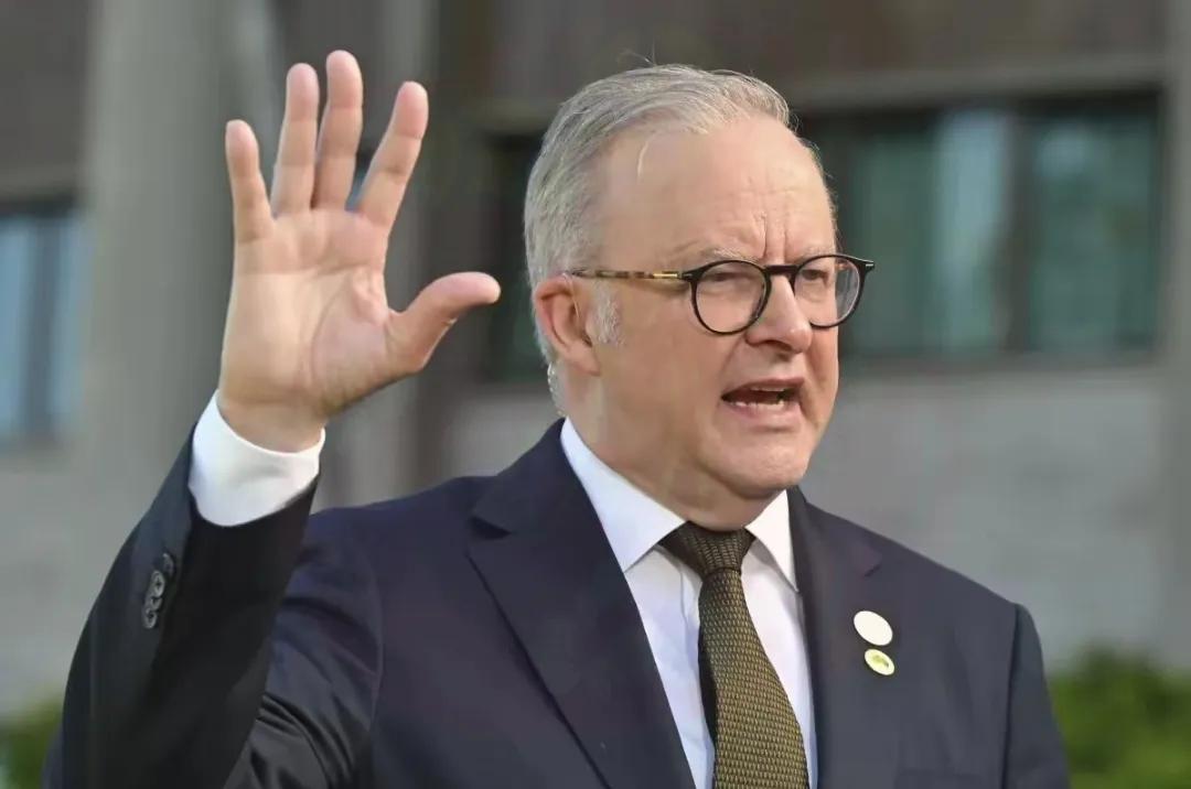 这澳大利亚的吃相，真是越来越难看了。先是达尔文港那档子事儿闹得沸沸