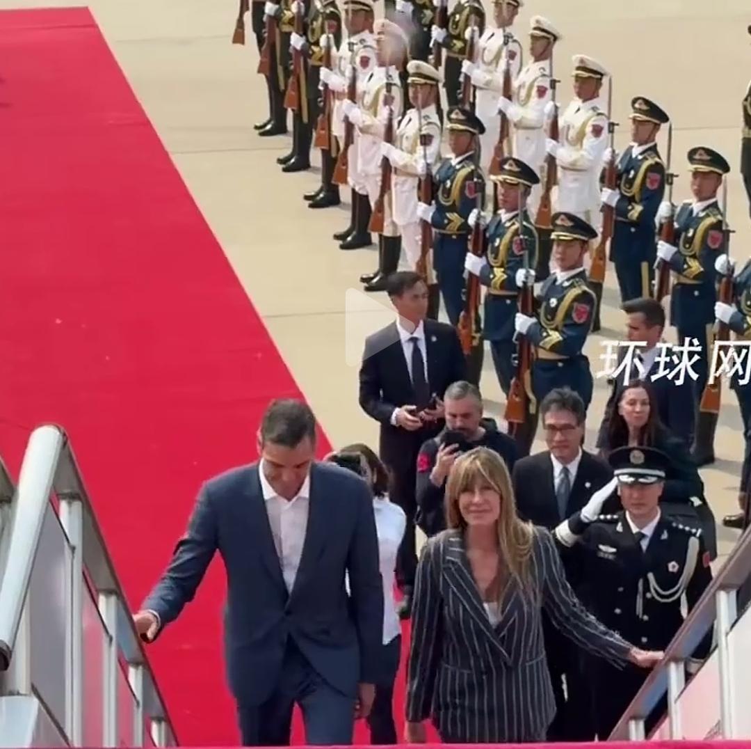 这几天，国际上我们提气的喜事一件接着一件，真是让人心旷神怡，宠辱皆忘，把酒临风，