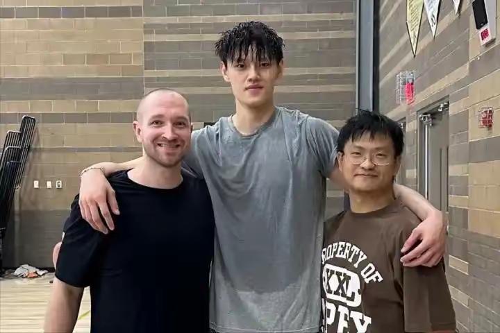 曾凡博遭遇最激烈竞争，为北汽争冠能保底，打中国赛也难得资历都没必要写出那合同