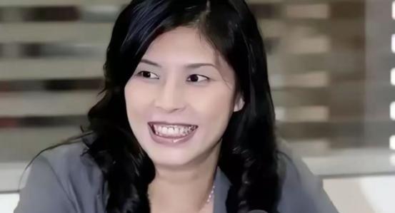 郑丽文太聪明了，主持人提问她去大陆打算先见谁？她回答：说实话，郑丽文跟其他人相比
