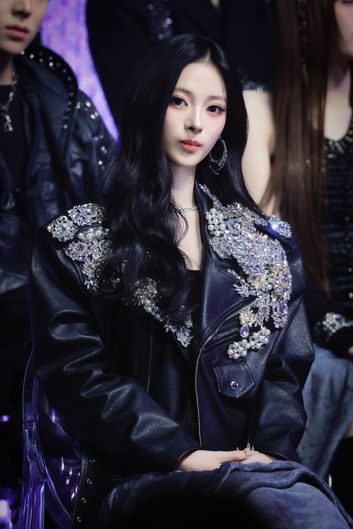 我女神已经不是哪个五官的事了我女神鼻梁上的高光美得单拎出来都吊打一众人….✨