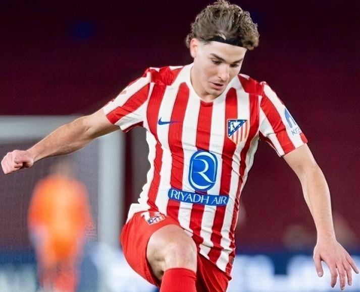 阿尔瓦雷斯：说好的战术核心呢？？？阿尔马达：是不是因为替补有意见，队友的绝佳射