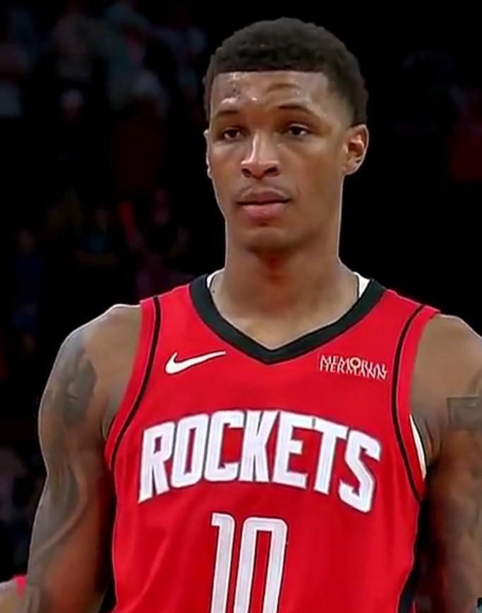 贾巴里史密斯新赛季至今的9场比赛表现！！！打奇才：13中6，三分球3中0，罚球