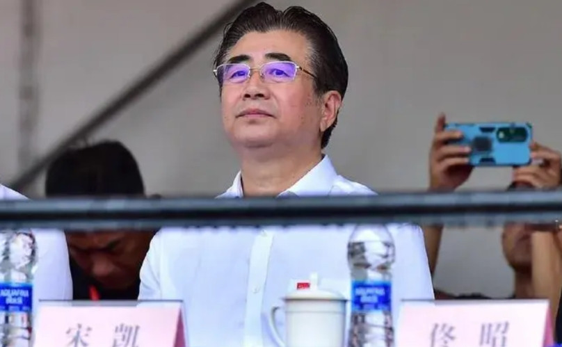 几乎所有足球解说员都默认国足目前属于三流水平，输韩国0：3很正常。此前中国足协宋