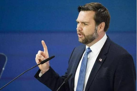 美国的副总统曾直接掀桌了，他表示：如果中国收复了台湾，那么美国极有可能失去自己的