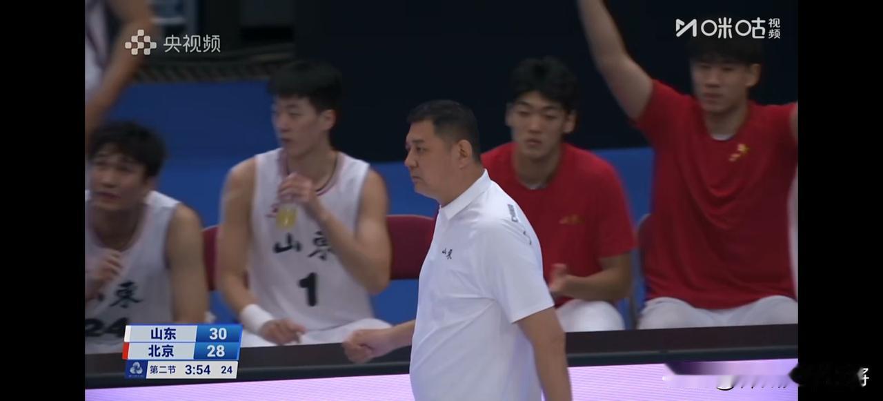 逍遥王聚沙成塔，高速青训缺位显尴尬全运会U22男篮半决赛，巩晓彬用个人魅力书