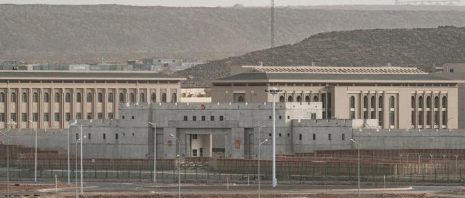 我国第一个海外军事基地吉布提基地，对面就是也门胡塞武装控制区，也门胡塞武装反舰导