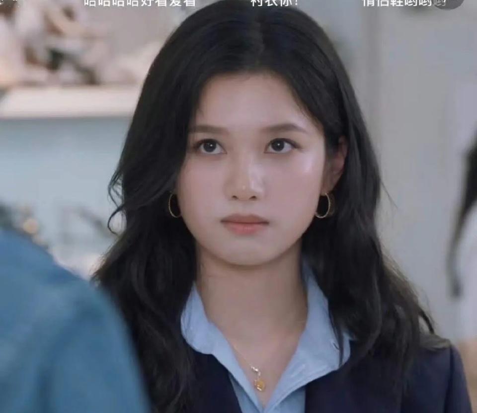 张婧仪和艾米谁的脸更方？​​​