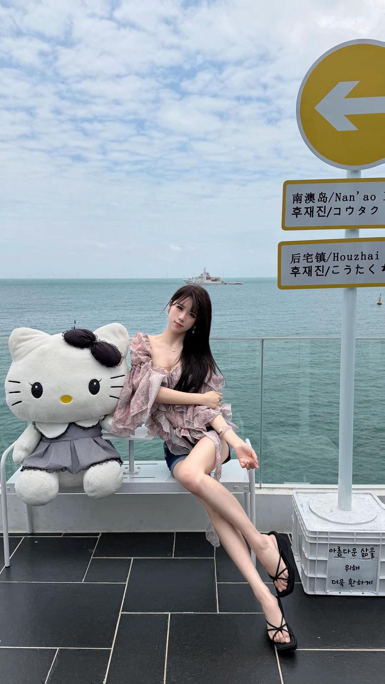 我变美的那个夏天。辣妹拍照姿势夏日海边