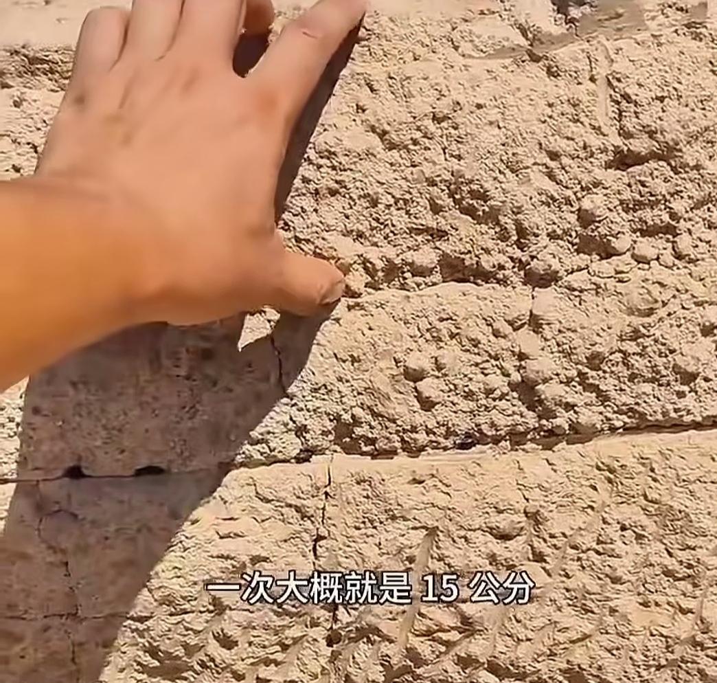 有的人旅游，到了景区，就会对自己专业领域内的事物特别感兴趣！一个筑路的哥们，到