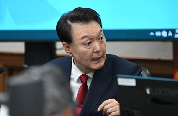 尹锡悦做过检察官，这里面的事他太懂了！首次接受特检组的调查就要求换人，还要修改问