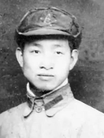 1942年，彭德怀的贴身警卫“王满新”自杀，对此，他的未婚妻表示，是因为他与她发