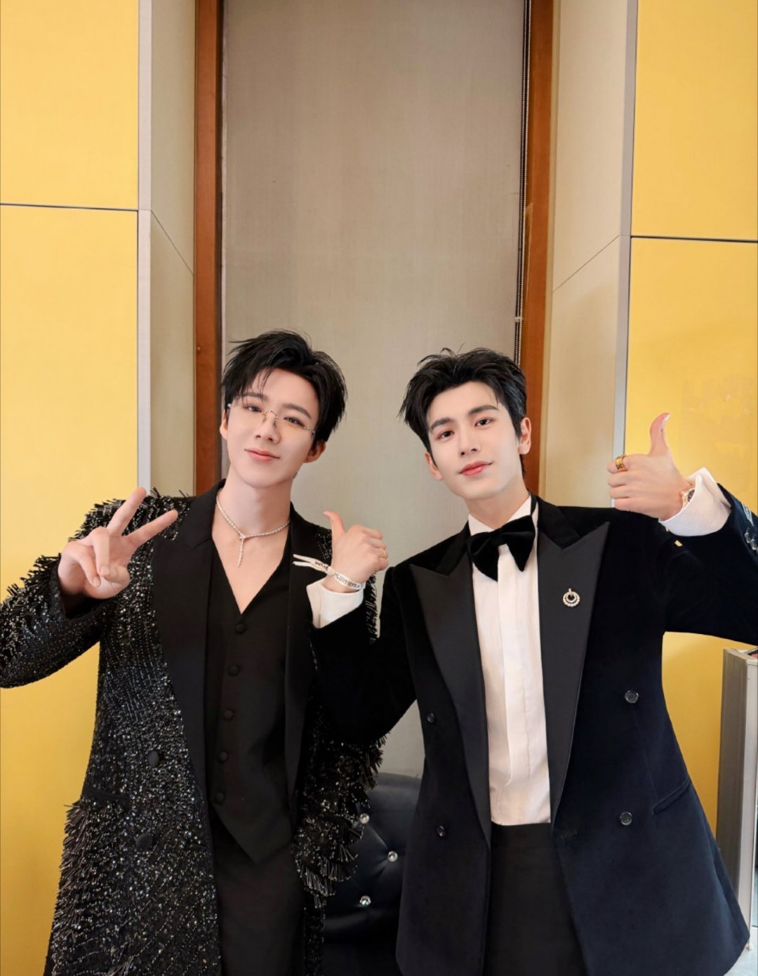 恭喜演员张凌赫你是最棒的明年一定会更精彩的​​​