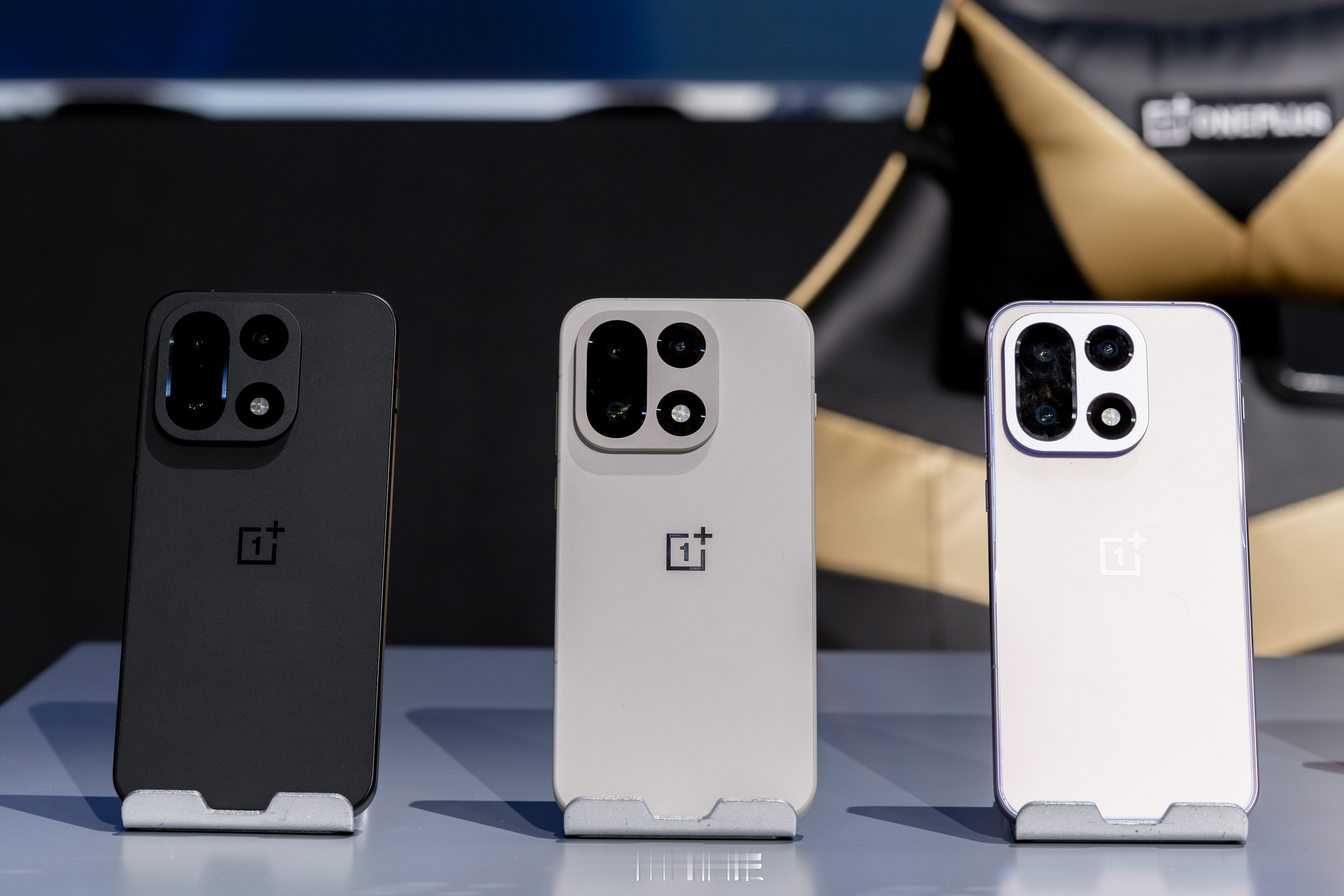 有报道称，作为第五代骁龙8至尊版处理器的迭代版本，第六代骁龙8至尊版将有标准版与