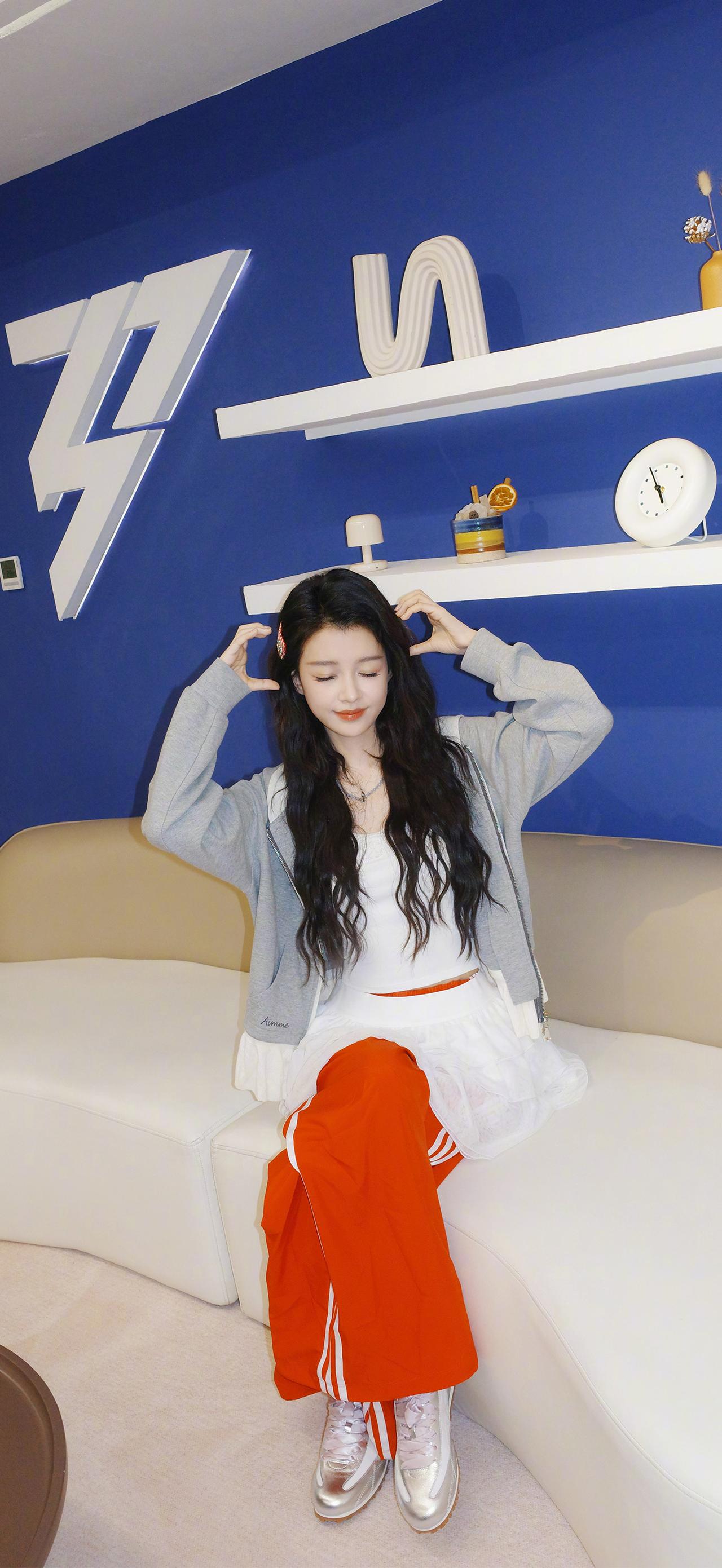 美女壁纸-第6264期-孙怡