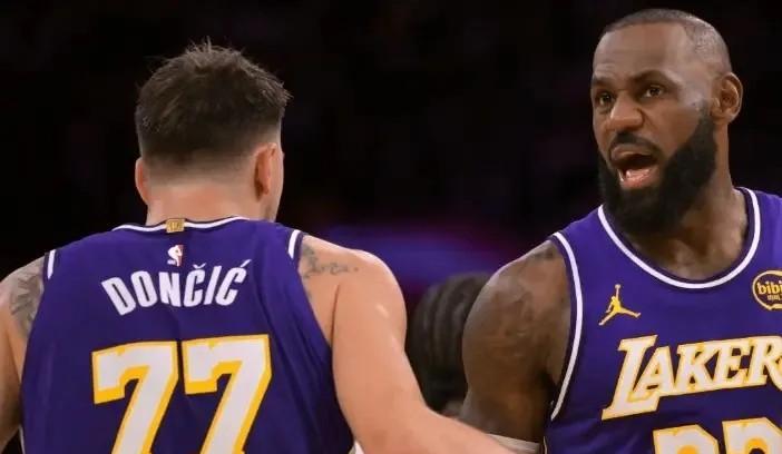 东契奇不喜欢詹姆斯，只是在忍耐，但场上两人同时参赛的表现却很诚实，他们都是单打效