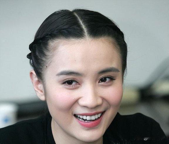 宋佳（小宋佳）完整简历宋佳，1980年11月13日出生于黑龙江省哈尔滨市南