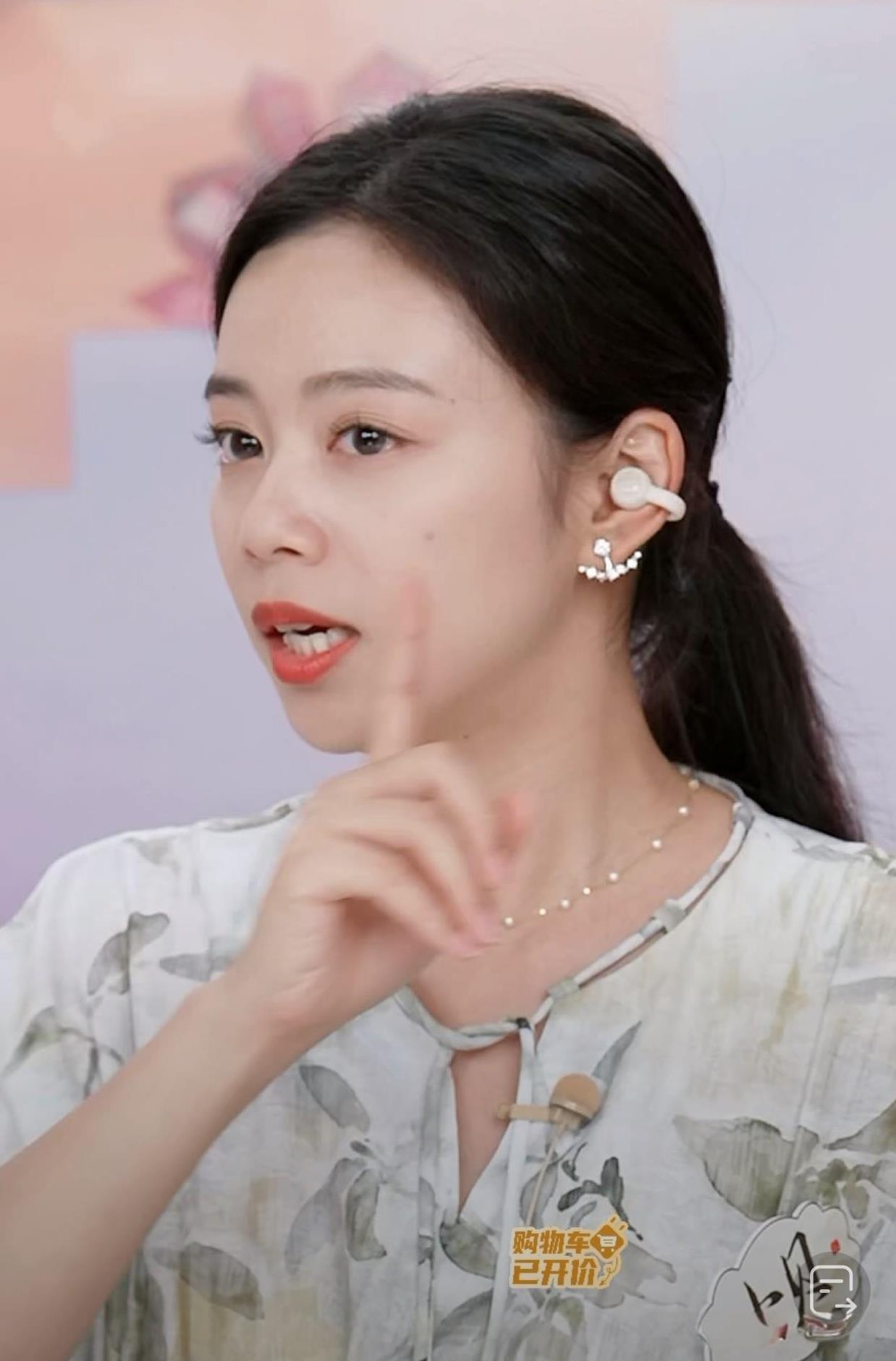 为什么小贝在同行这边发光？愿意追随彪哥？看看当初小贝首次亮相宇辉当初是如何做
