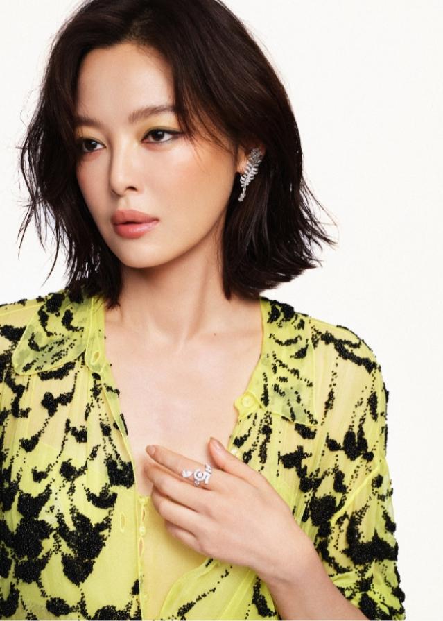 辛芷蕾又来一套香奈儿高定！上影节开幕式，辛芷蕾作为评委亮相，解锁最新季香奈儿高