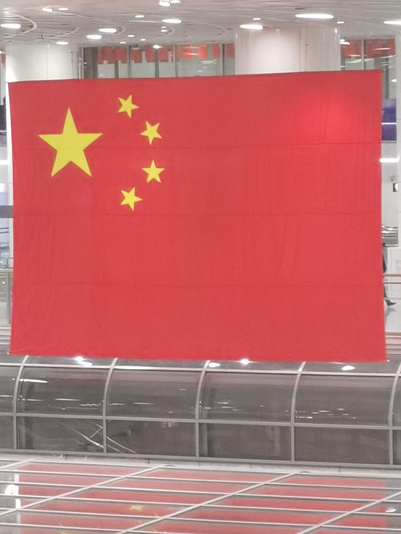 标题：房地产市场好奇怪现阶段，房地产市场呈现出冰火两重天的景象。是不是很奇