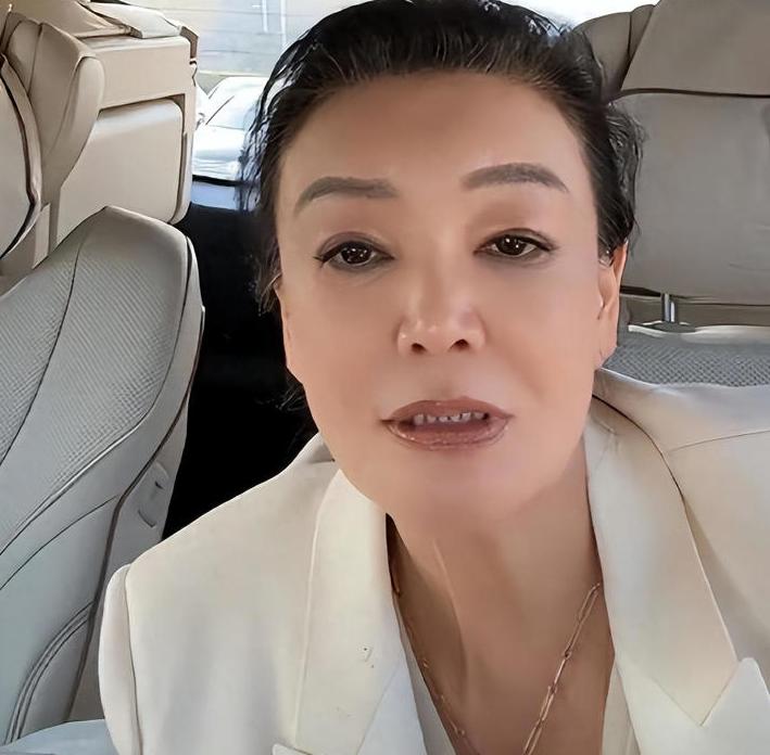 张兰不去孙子满月宴，原因很简单，不是因为她不爱孙子，也不是偏心，而是因为她终于清