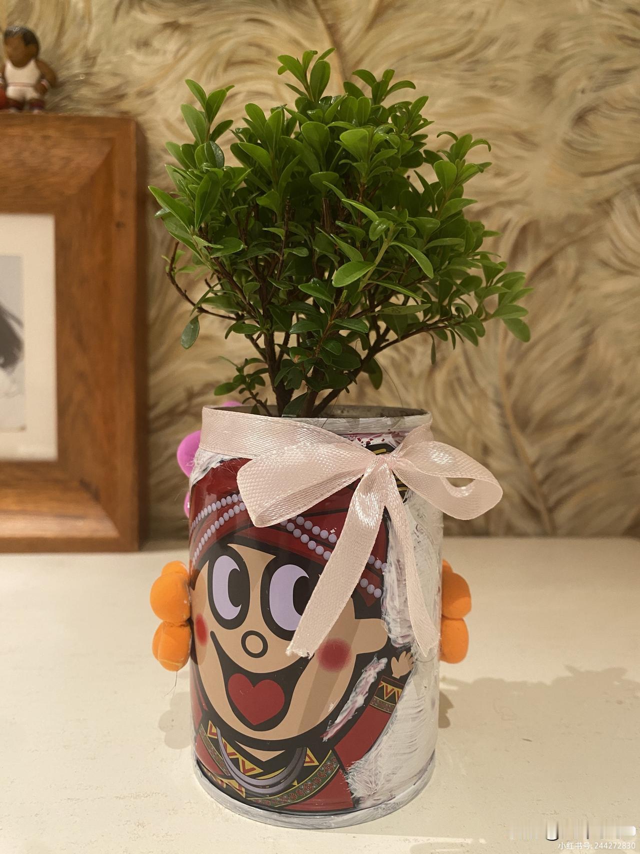 女人要是没有钱，寸步难行人情淡。亲戚朋友不相见，沉默寡言惹人烦。真心会被