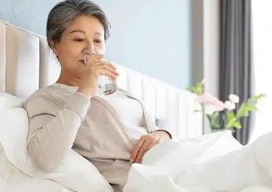 寒露节气最大的养生谎言，就是“多喝水”。10月8日14时29分进入寒露，秋燥