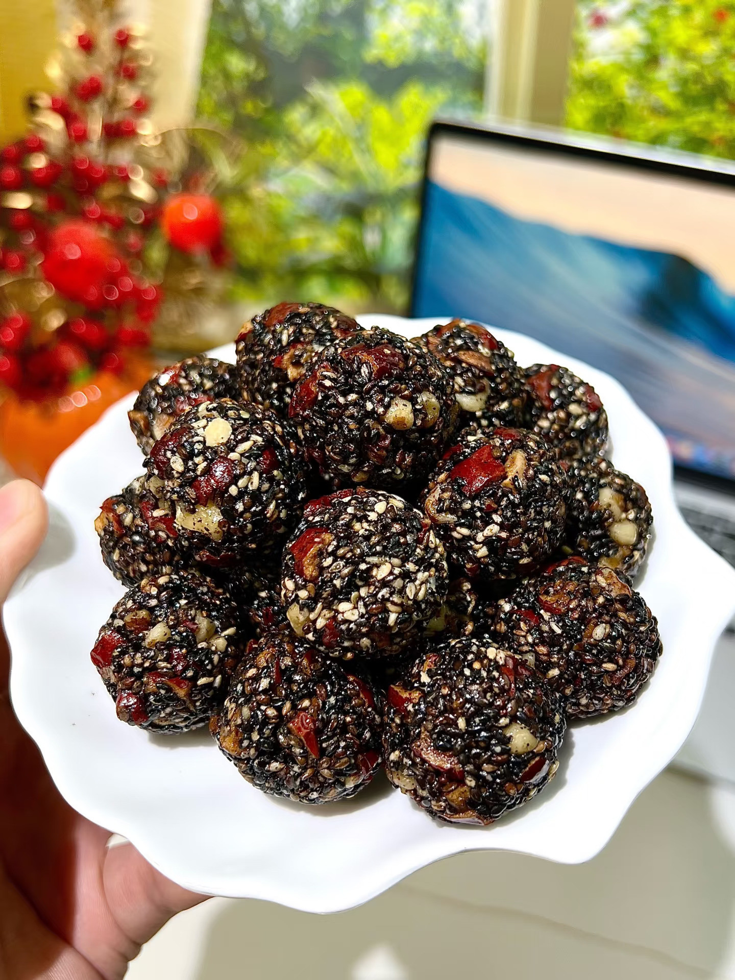 熬夜掉发的女生快把零食换成它！！黑芝麻丸