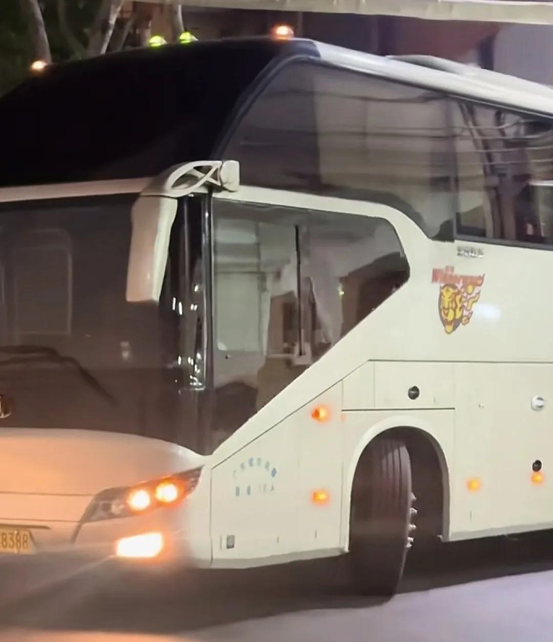 广东队从浙江回来，有多出一天的休息时间，周五主场打广州，球队当然想着三连胜。三