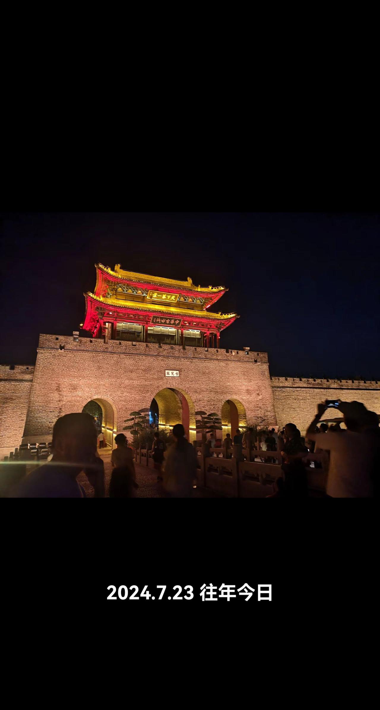古城门楼夜晚的城门楼古城门灯光秀夜晚的城门古城城门夜景