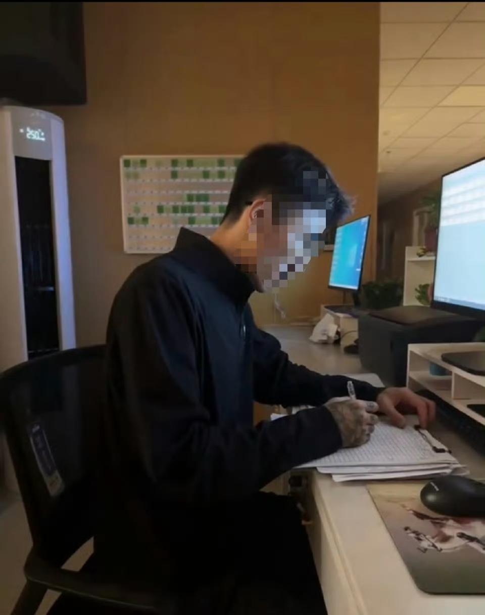 秀恩爱也不要这么高调，这下好了，有可能把自己的职业都秀没了！青岛一护士在网上发视