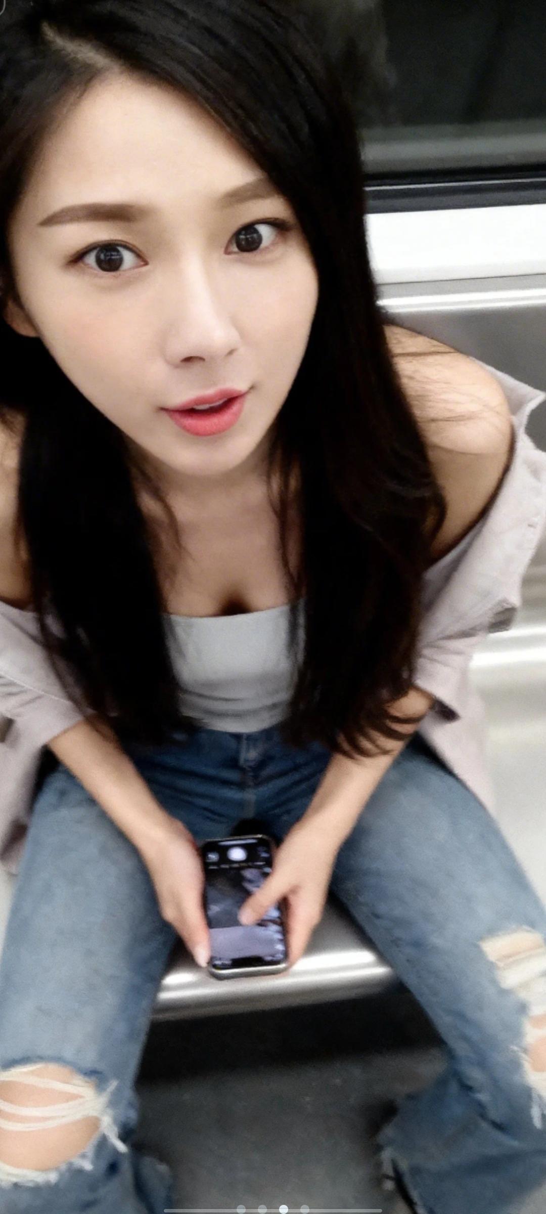 这小表情好可爱啊